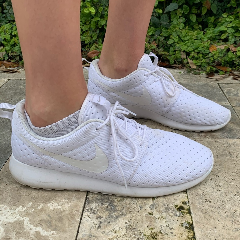 Nike white tennis shoes